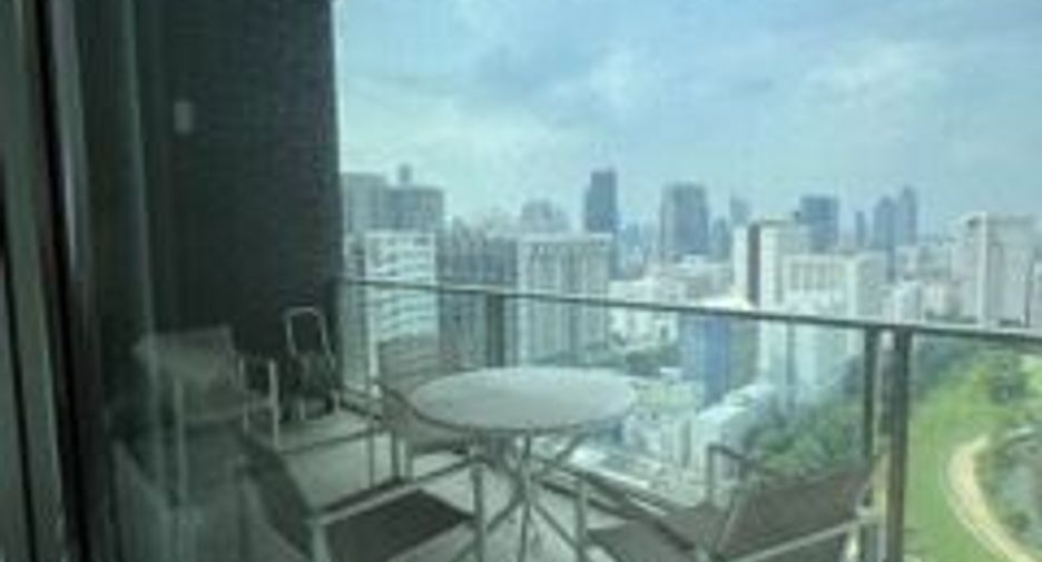 For rent 3 bedrooms condo in Pathum Wan, Bangkok