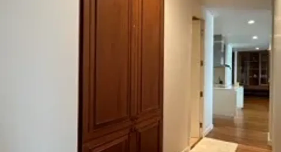 For rent 3 bedrooms condo in Pathum Wan, Bangkok