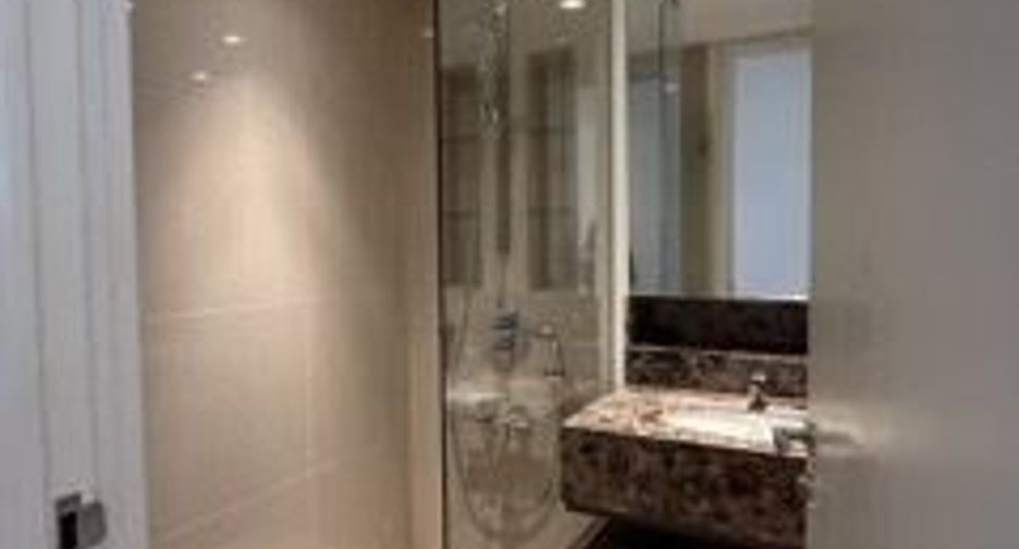 For rent 3 bedrooms condo in Pathum Wan, Bangkok