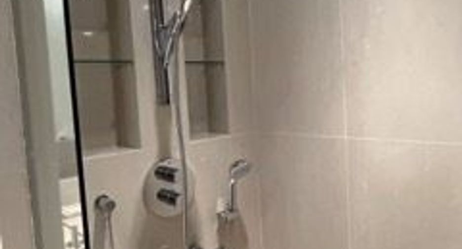 For rent 3 bedrooms condo in Pathum Wan, Bangkok