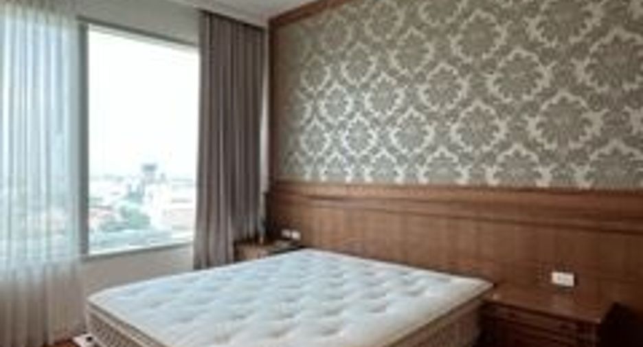 For rent 3 bedrooms condo in Pathum Wan, Bangkok