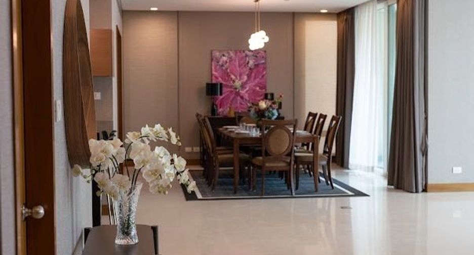 For rent 3 bedrooms condo in Pathum Wan, Bangkok