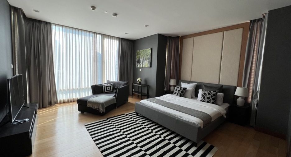 For rent 3 bedrooms condo in Pathum Wan, Bangkok