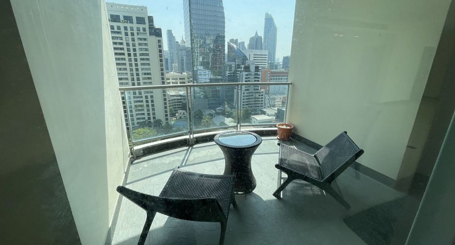 For rent 3 bedrooms condo in Pathum Wan, Bangkok