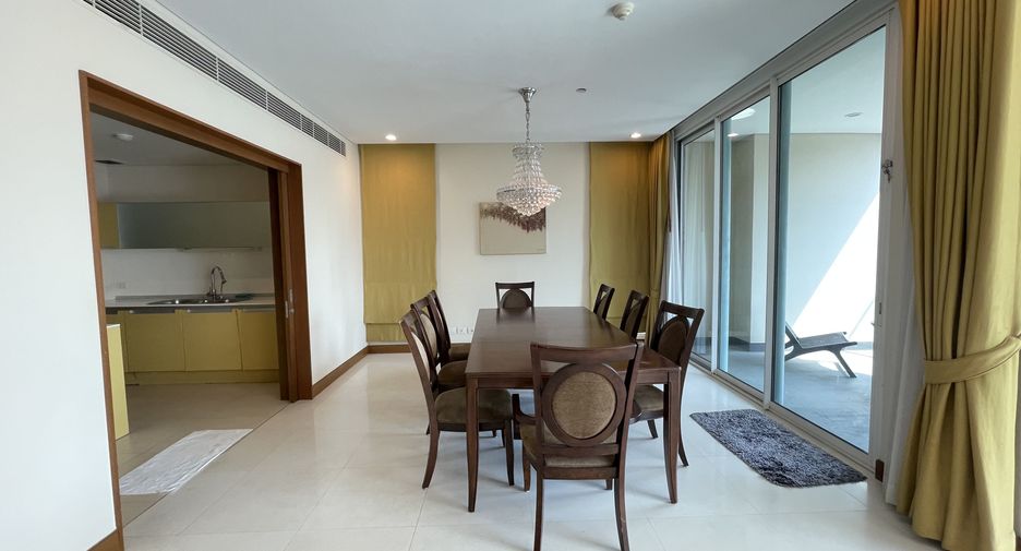 For rent 3 bedrooms condo in Pathum Wan, Bangkok