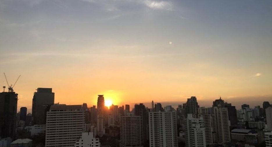 For rent 2 bedrooms condo in Watthana, Bangkok