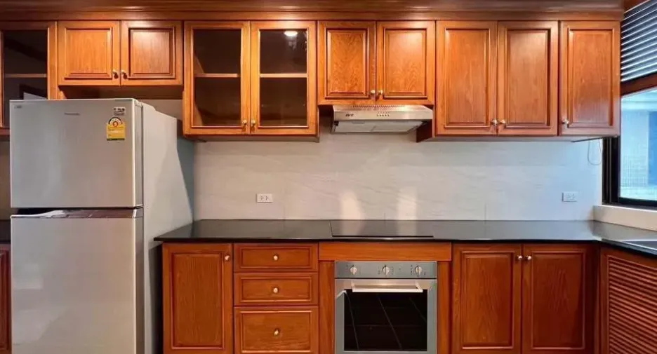 For rent 3 bedrooms condo in Khlong Toei, Bangkok