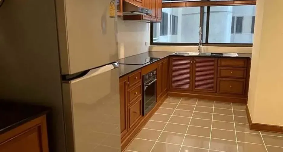 For rent 3 bedrooms condo in Khlong Toei, Bangkok