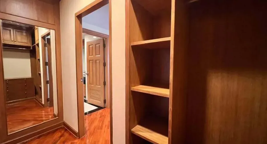 For rent 3 bedrooms condo in Khlong Toei, Bangkok