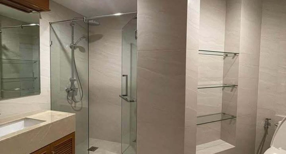 For rent 3 bedrooms condo in Khlong Toei, Bangkok