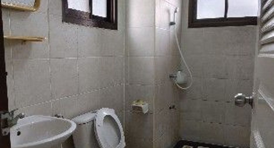 For rent 4 bedrooms retail Space in Bang Khun Thian, Bangkok