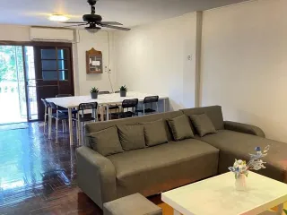 For rent 6 bedrooms townhouse in Watthana, Bangkok