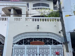 For rent 6 bedrooms townhouse in Watthana, Bangkok