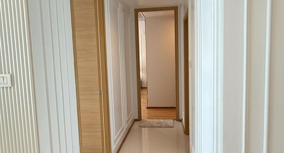 For rent 3 ベッドルーム condo in Sathon, Bangkok