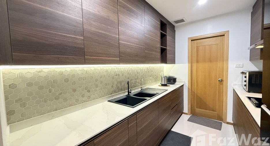 For rent 3 ベッドルーム condo in Sathon, Bangkok