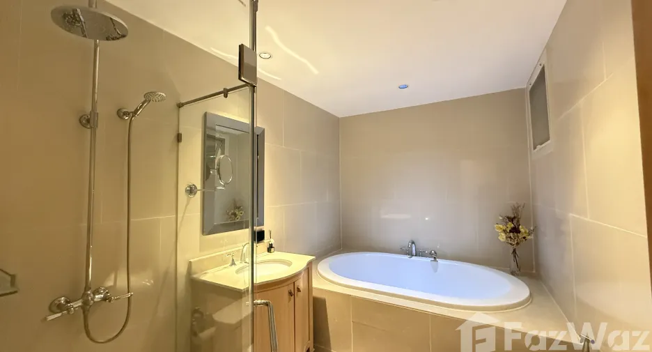 For rent 3 ベッドルーム condo in Sathon, Bangkok