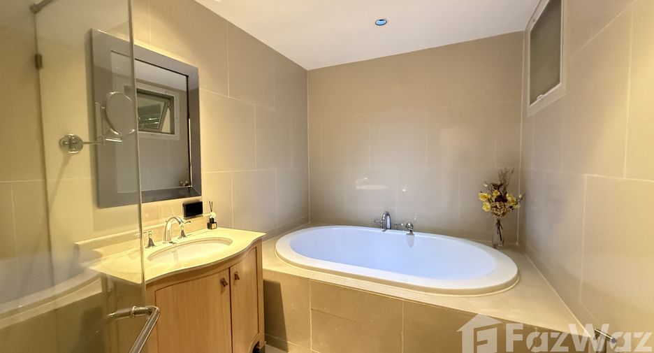 For rent 3 ベッドルーム condo in Sathon, Bangkok