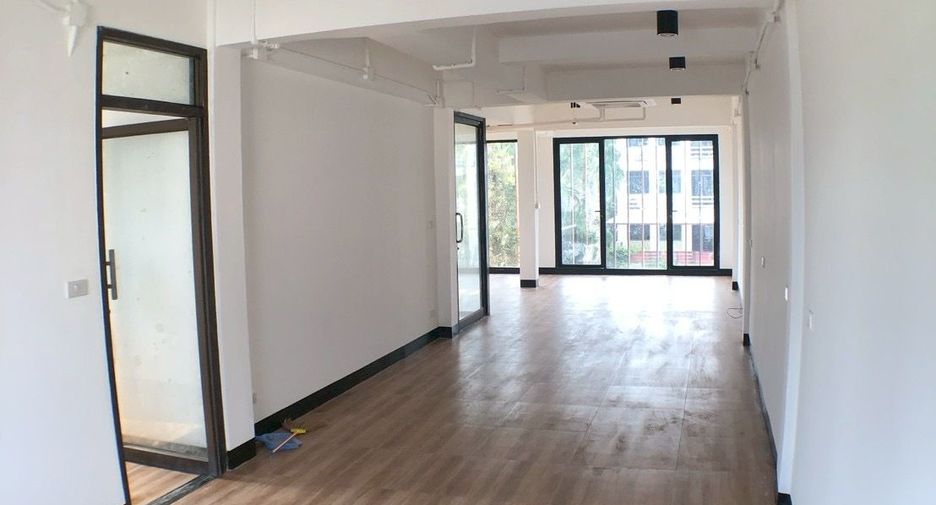 For rent 5 bedrooms office in Phra Khanong, Bangkok