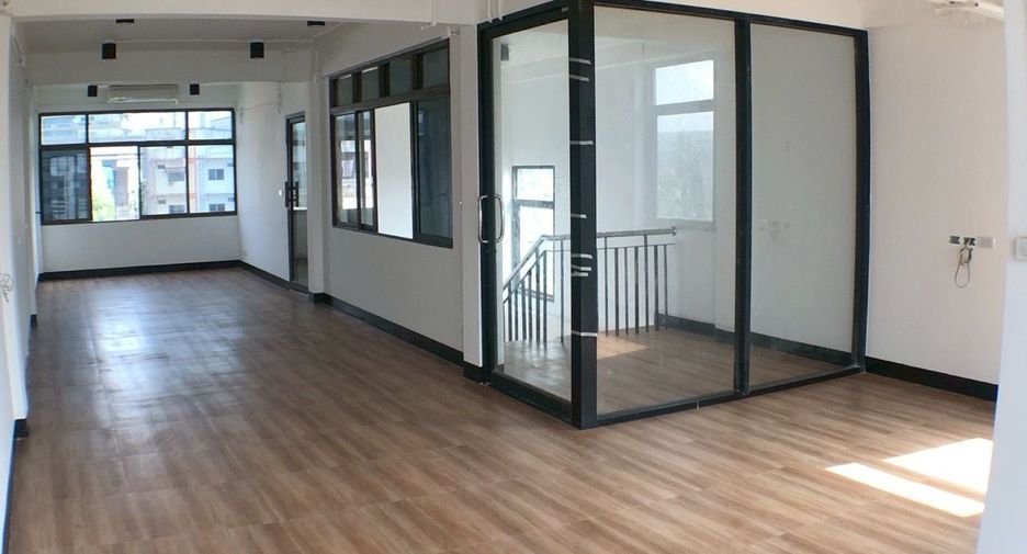 For rent 5 bedrooms office in Phra Khanong, Bangkok