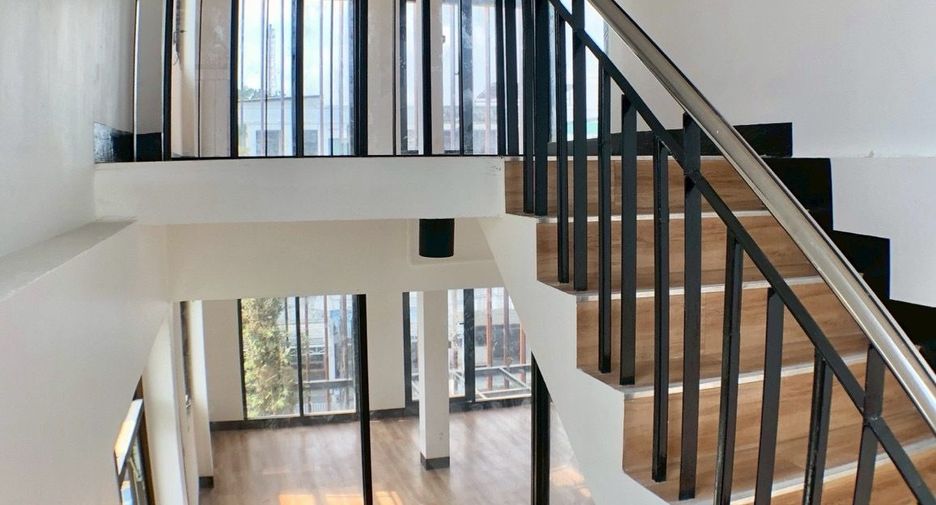 For rent 5 bedrooms office in Phra Khanong, Bangkok