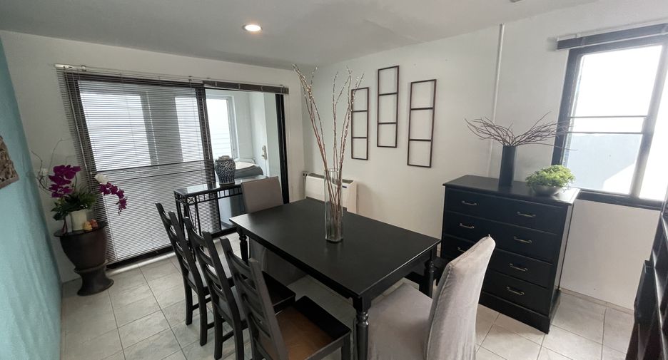 For rent 3 bedrooms condo in Watthana, Bangkok