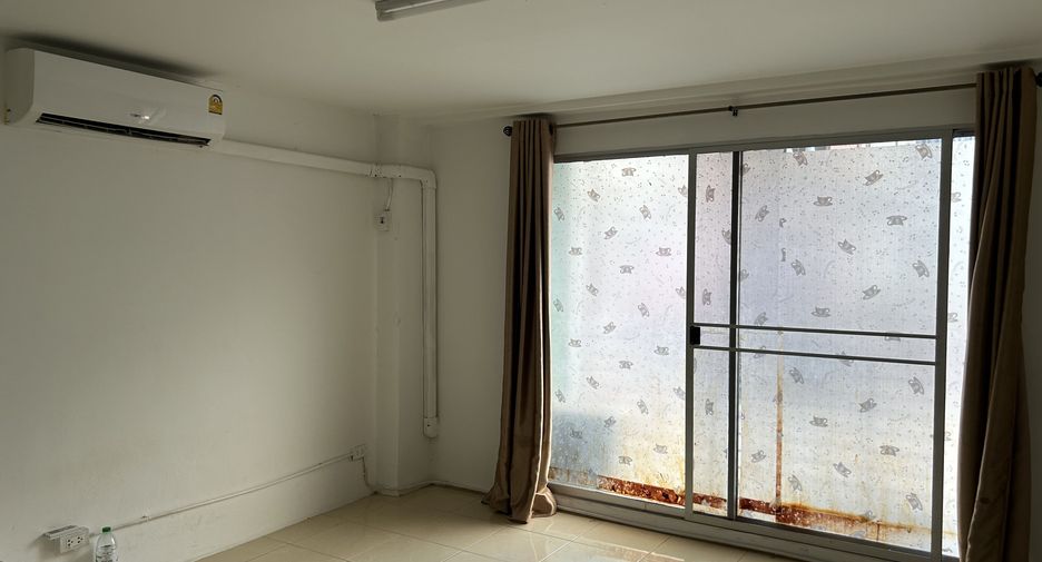 For rent 4 bedrooms townhouse in Prawet, Bangkok