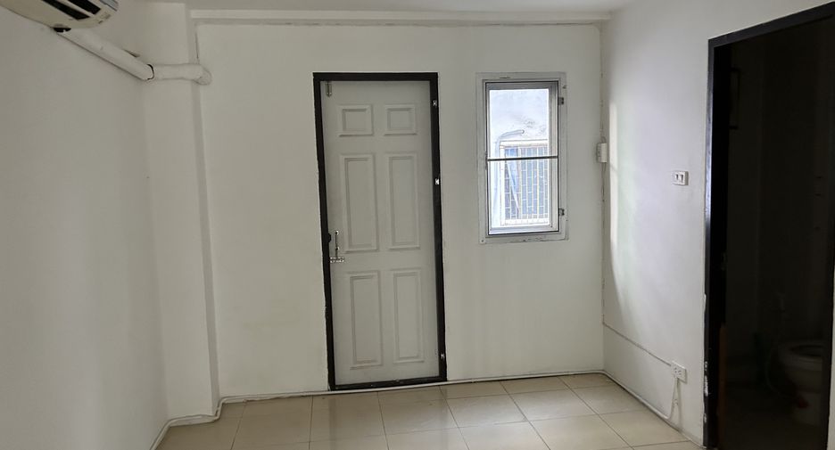For rent 4 bedrooms townhouse in Prawet, Bangkok
