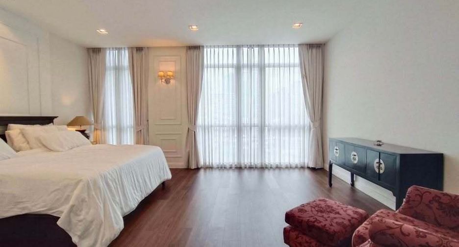 For rent 4 bedrooms condo in Pathum Wan, Bangkok