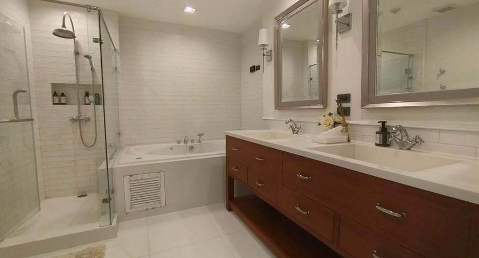 Wohnung zur Miete mit 4 Zimmer in Pathum Wan, Bangkok