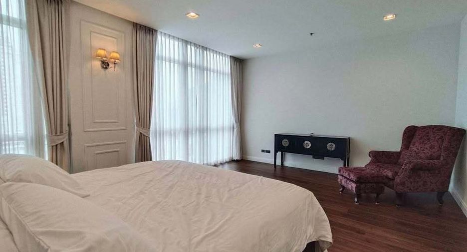 For rent 4 bedrooms condo in Pathum Wan, Bangkok