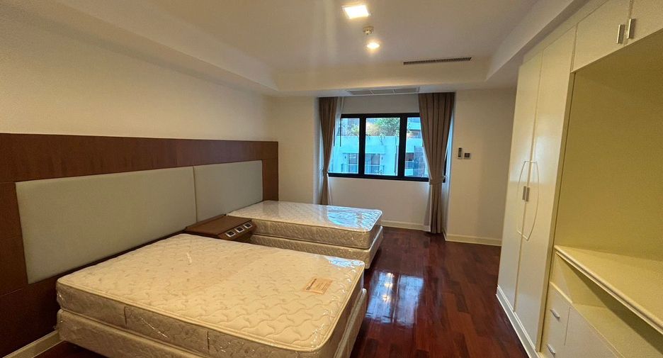 For rent 3 bedrooms apartment in Khlong Toei, Bangkok