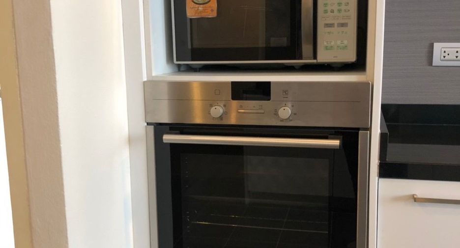 For rent 3 bedrooms apartment in Khlong Toei, Bangkok