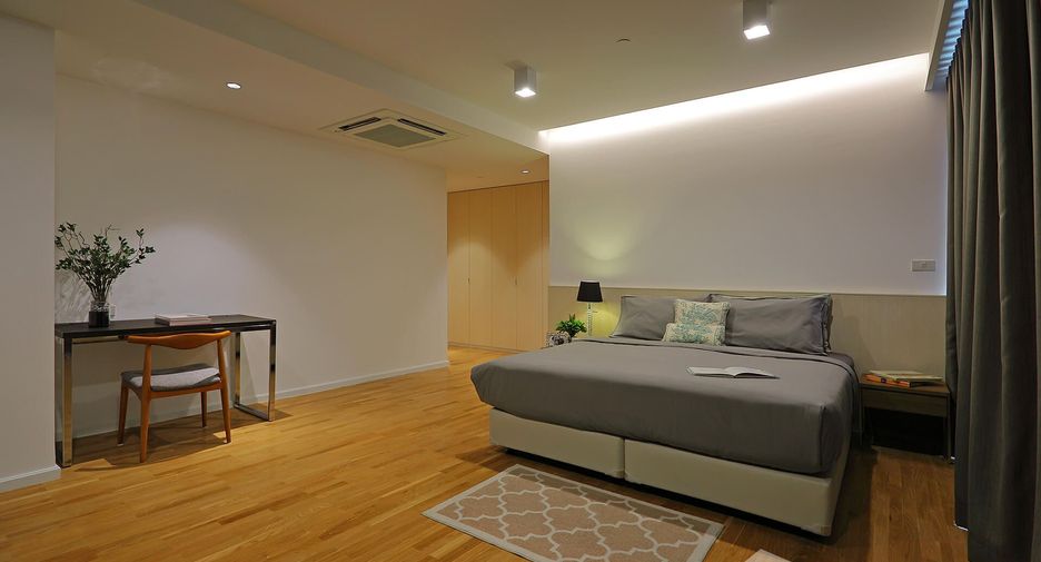 For rent 4 bedrooms apartment in Watthana, Bangkok