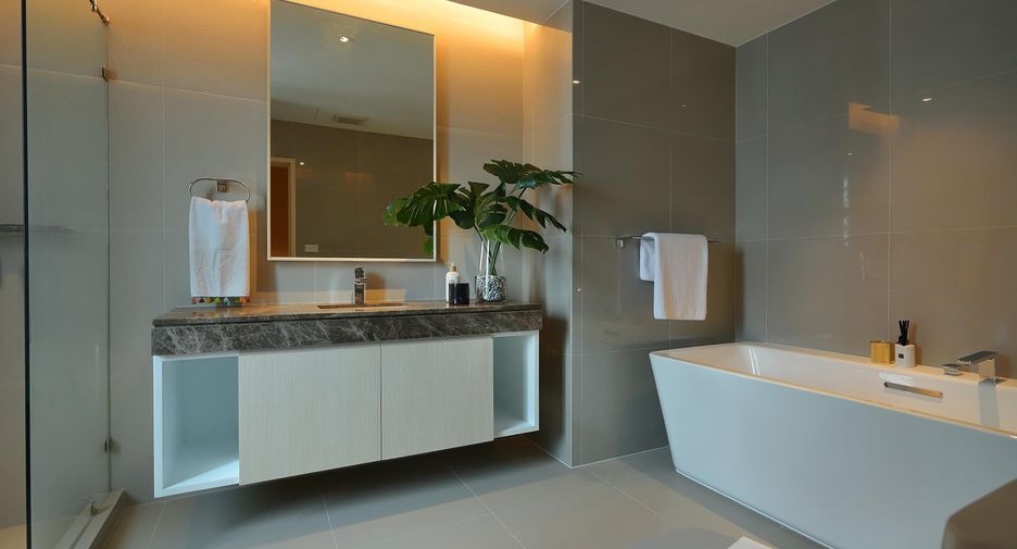 For rent 4 bedrooms apartment in Watthana, Bangkok