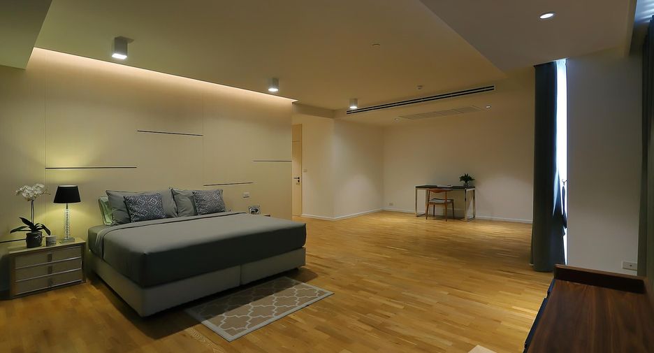 For rent 4 bedrooms apartment in Watthana, Bangkok