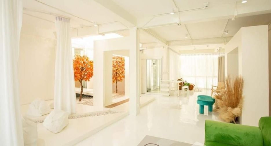 For rent retail Space in Pom Prap Sattru Phai, Bangkok