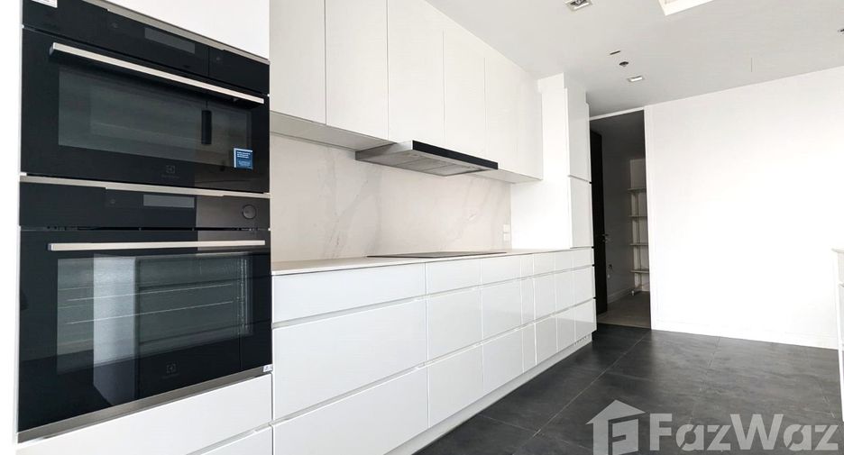 For rent 3 bedrooms condo in Sathon, Bangkok