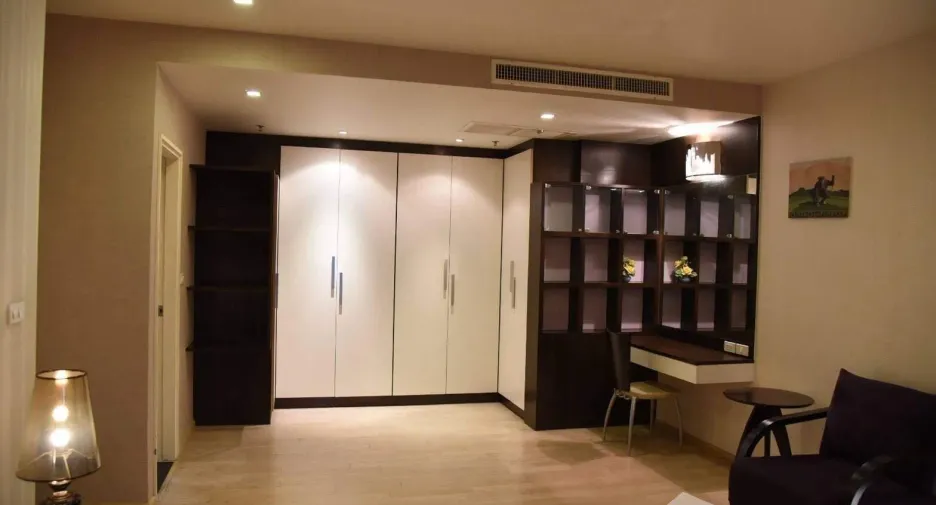 For rent 2 bedrooms condo in Khlong Toei, Bangkok