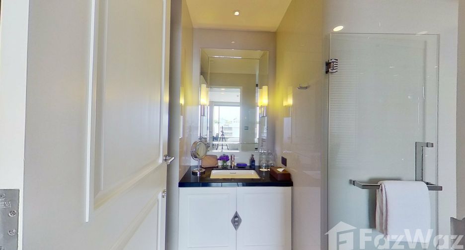 For rent 2 bedrooms condo in Watthana, Bangkok