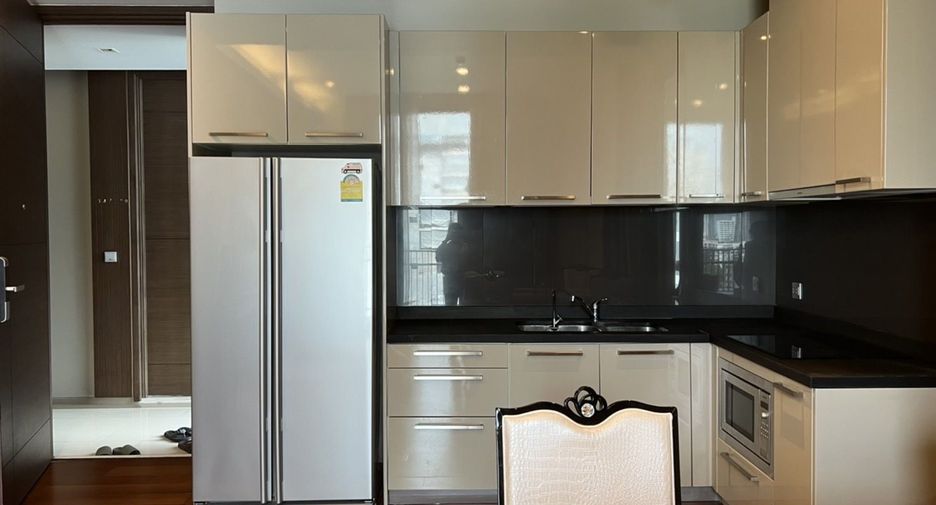 For rent 2 bedrooms condo in Watthana, Bangkok