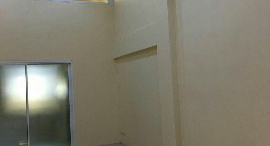 For rent retail Space in Bang Na, Bangkok