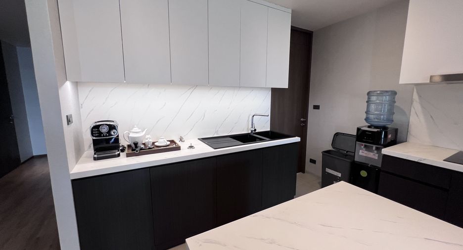 For rent 3 bedrooms condo in Khlong Toei, Bangkok
