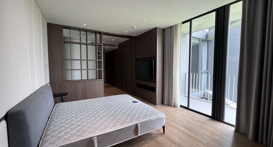 For rent 3 bedrooms condo in Khlong Toei, Bangkok
