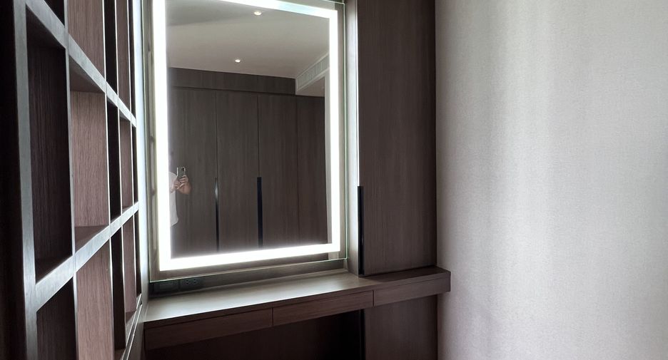 For rent 3 bedrooms condo in Khlong Toei, Bangkok