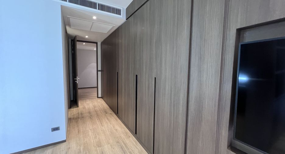 For rent 3 bedrooms condo in Khlong Toei, Bangkok