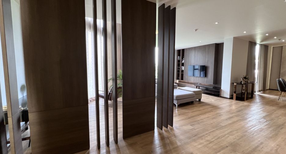 For rent 3 bedrooms condo in Khlong Toei, Bangkok