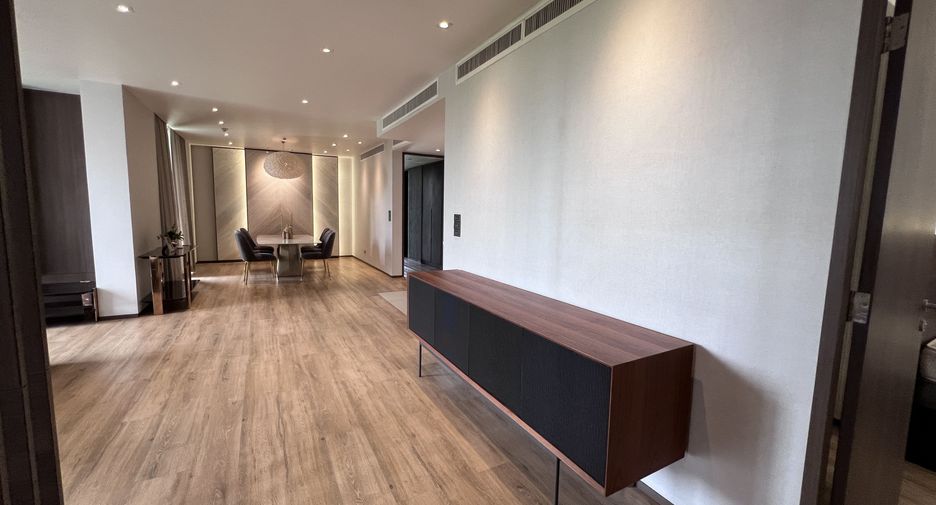 For rent 3 bedrooms condo in Khlong Toei, Bangkok