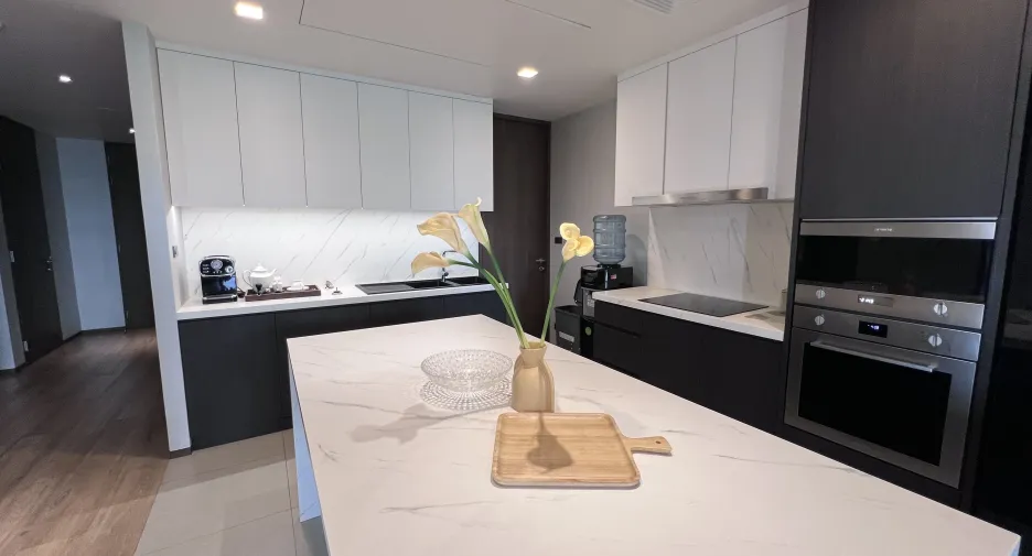 For rent 3 bedrooms condo in Khlong Toei, Bangkok