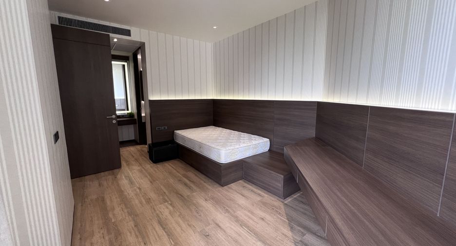 For rent 3 bedrooms condo in Khlong Toei, Bangkok