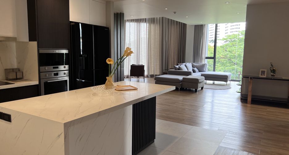 For rent 3 bedrooms condo in Khlong Toei, Bangkok
